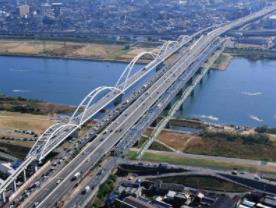  厦深大桥桥梁工程，于2007年11月23日开工建设，2013年5月20日全线铺轨贯通。工程位于汕头段，工程涉及榕江海湾特大桥、两条3KM隧道工程。